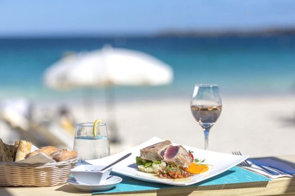 meal-at-orient-beach